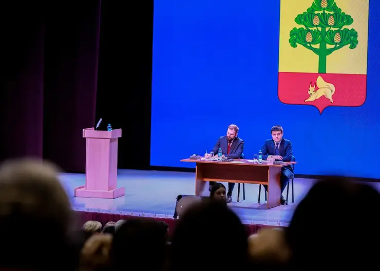 Губернатор Михаил Котюков обсудил с жителями Сосновоборска проблемы и перспективы развития города