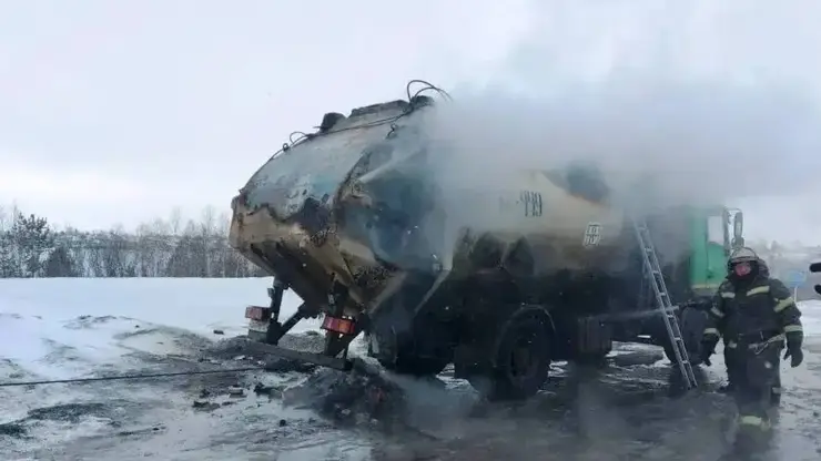 Пожар из‑за горячей золы: в Иланском загорелся мусоровоз
