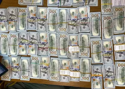 Во Владивостоке задержаны мошенники, обманувшие жителей на 670 тысяч долларов под видом обмена валюты