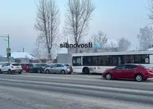 Массовая авария на Свободном в Красноярске: пострадали три легковушки и автобус