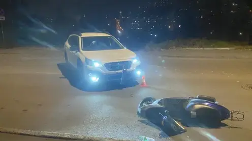 Во Владивостоке водитель сбил 16-летнего подростка на мопеде