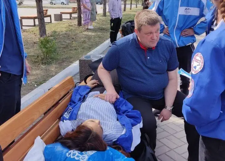 Главврач онкодиспансера Омска Дмитрий Маркелов спас юную омичку во время массовых мероприятий