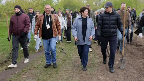 В Красноярске на Аллее памяти в красноярском Татышев-парке высадили 22 яблони в честь героев СВО