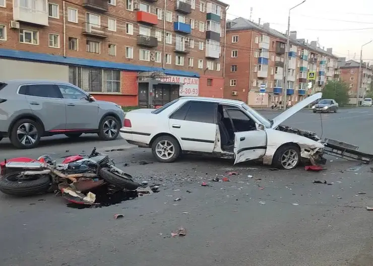 Молодой мотоциклист погиб после столкновения с легковушкой в Канске