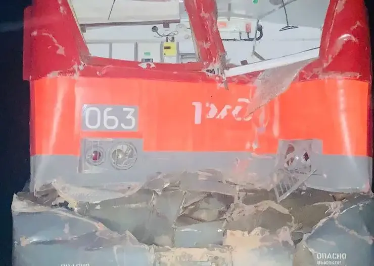 В Иркутской области в результате ДТП погибли машинист и его помощник