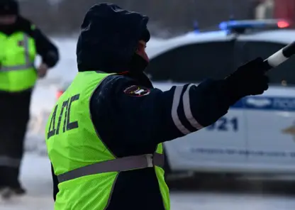 В Красноярском крае водители ездят по встречной полосе из-за ремонта дороги