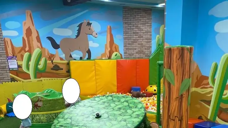 В Бурятии на 6-летнюю девочку рухнула карусель