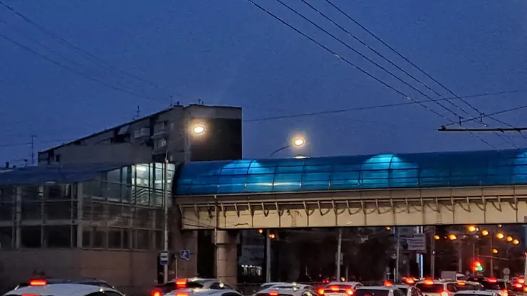 «В честь чего стоим»: Красноярск сковали утренние пробки