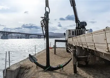 Адмиралтейский якорь достали из Енисея в Красноярске