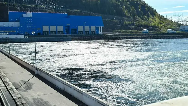 Богучанская ГЭС поддерживает навигацию на Ангаре