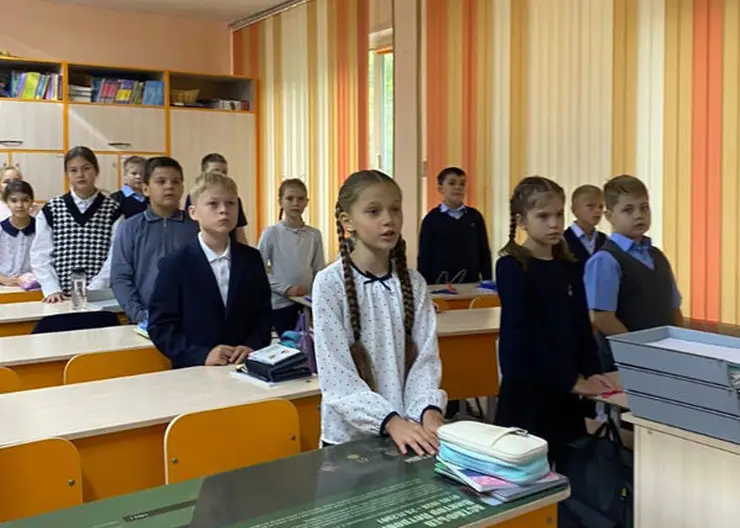 В красноярских школах начали проводить уроки патриотического воспитания