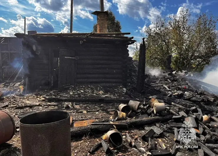 Баня и сарай  в Красноярском крае дотла сгорели из-за золы