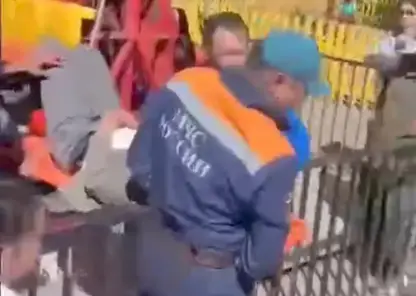 В Туве двоих подростков зажало на аттракционе