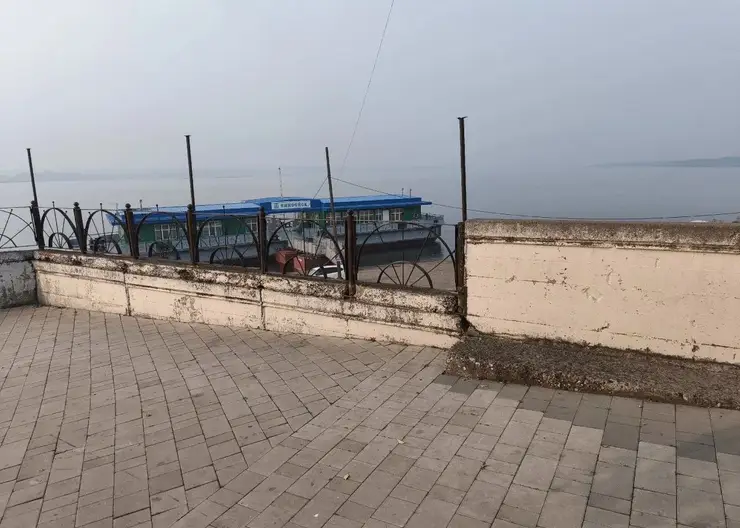 Ограждение на набережной Енисейска восстановлено: опасный участок возле детской площадки больше не угрожает горожанам