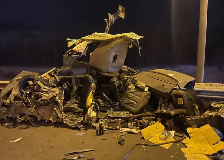 В Красноярском крае легковушку разорвало в смертельном ДТП с грузовиком