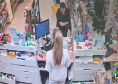 Бездомный с игрушечным пистолетом ограбил аптеку во Владивостоке