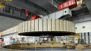 900-тонный ротор установили в кратер гидроагрегата на Красноярской ГЭС
