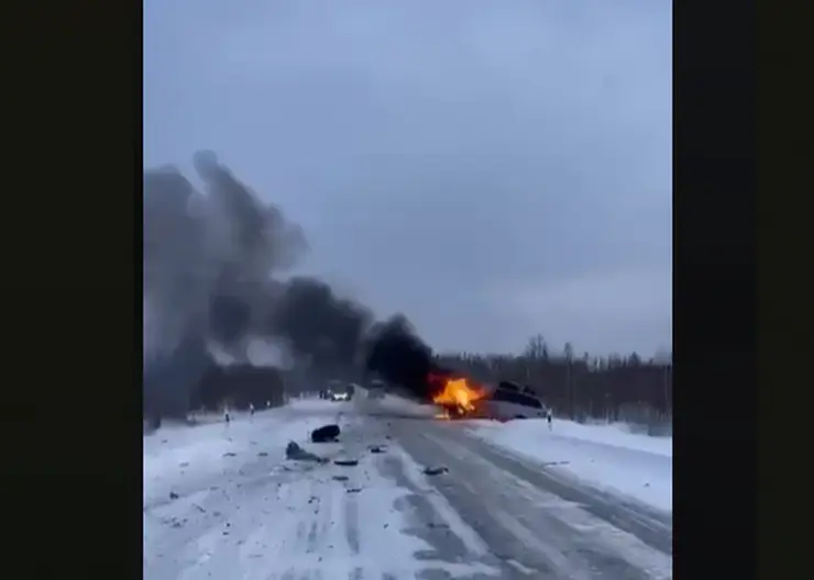 В Якутии при столкновении двух микроавтобусов пострадали шесть человек
