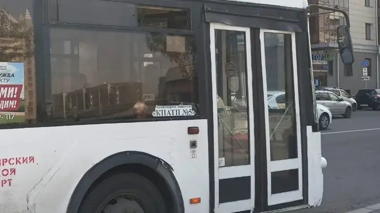 «По-мужски выйди»: в Красноярске из автобуса выгнали пахнущего алкоголем мужчину