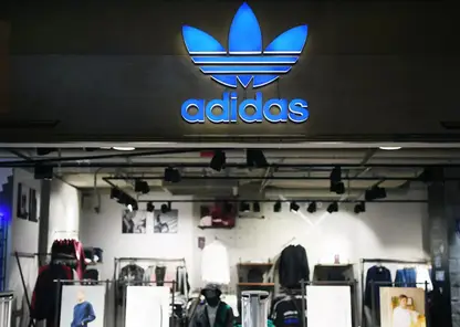 В Красноярске закроют магазины Adidas