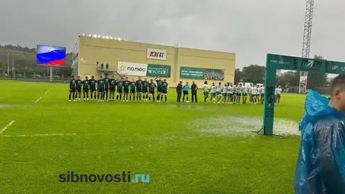 Регби не боится стихии: «Красный Яр» и «Стрела-Ак Барс» играют под проливным дождем