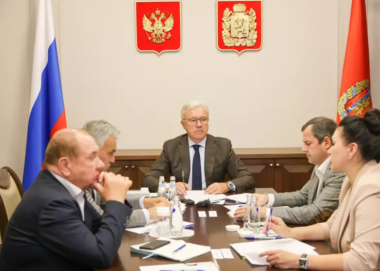 Александр Усс обсудил ход работ по благоустройству в территориях Красноярского края