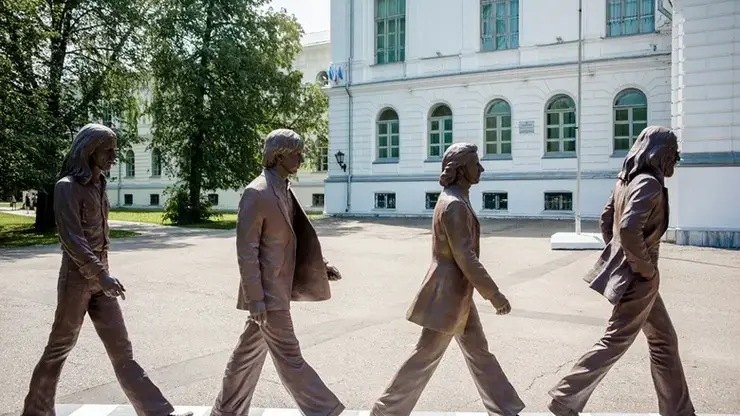 «Гастролирующую» скульптуру The Beatles установят в Томске у ТГАСУ