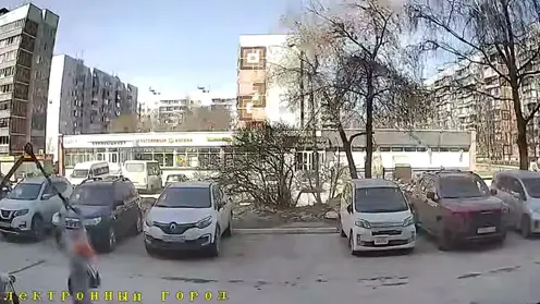 Новосибирский школьник разбил голову пенсионерке самокатом