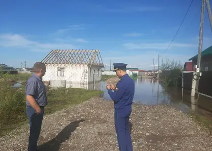 Обильные осадки вызвали паводок в Березовском районе: подтоплены дома и участки