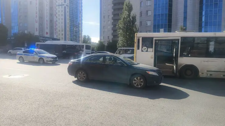 Водитель автобуса погиб в ДТП в Новосибирске (видео)