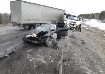 В Уярском районе 39-летняя автоледи столкнулась с КамАЗом и погибла