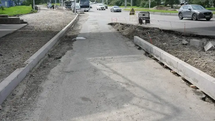 Безопасный переход обустраивают под вантовым мостом в Красноярске