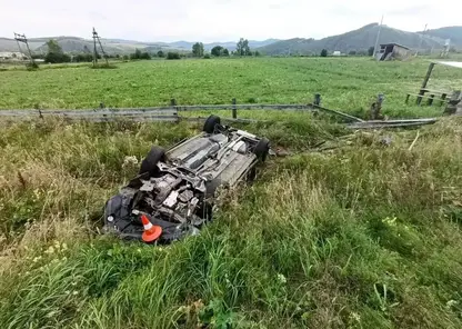 Пожилой водитель погиб в аварии с перевёртышем на автотрассе в Красноярском крае