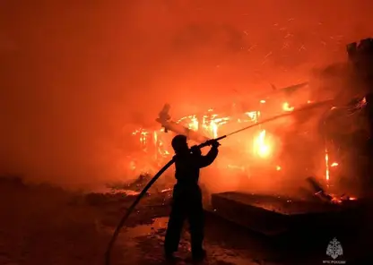 Человек погиб при пожаре во времянке в Енисейском районе