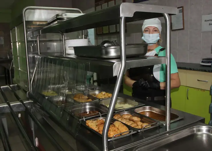 В красноярской гимназии №9 проверили качество школьного питания