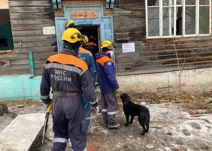 В Красноярске женщина погибла после обвала крыши в аварийном доме на ул. Дальневосточная