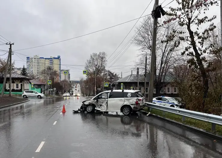 В Иркутске полицейская машина попала в ДТП, есть пострадавший
