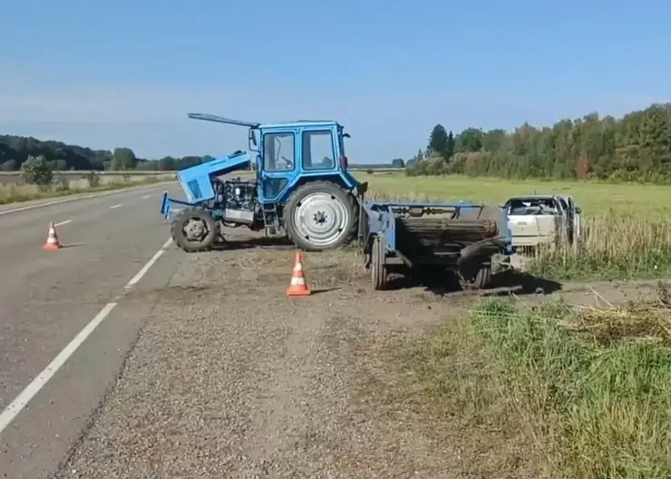 Тракторист-бесправник погиб в аварии с китайским автомобилем на автодороге в Красноярском крае