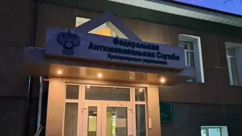 ФАС признала  незаконной рекламу на дорожном указателе в Красноярске