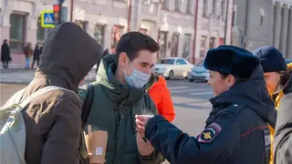 Полицейские развернули полевую кухню в центре Красноярска