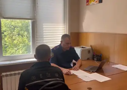 В Красноярске мужчина проследил за ребенком, чтобы взять его телефон