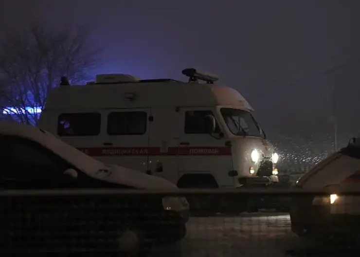 Жительница Кузбасса напала на двух фельдшеров скорой помощи в подъезде жилого дома