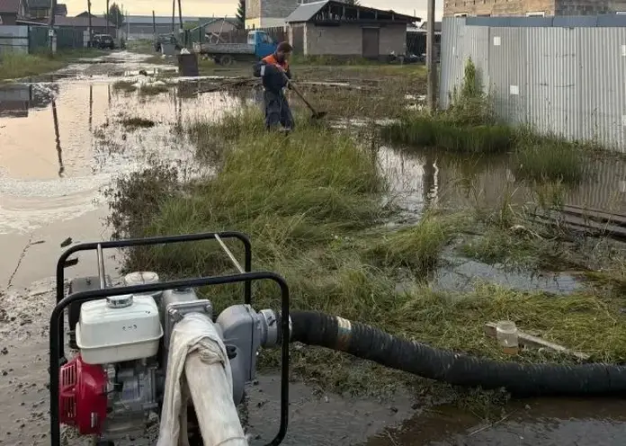 Огороды под водой: малые реки снова могут выйти из берегов из-за сильных дождей в Красноярском крае