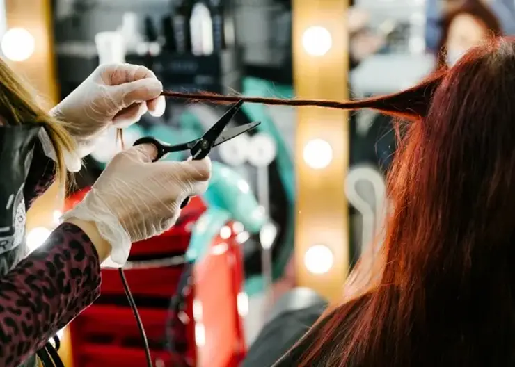 До 90 тысяч за локоны: школьники массово продают волосы для наращивания. Тренд дошел до Красноярска