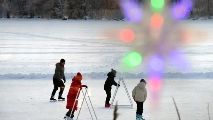 Красноярских школьников научили безопасному поведению на льду