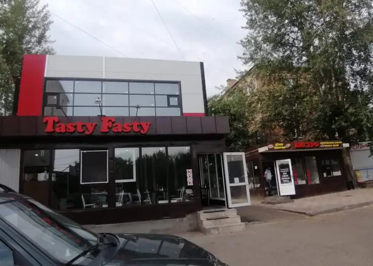 В Красноярске возле ГорДК незаконно построили двухэтажное кафе