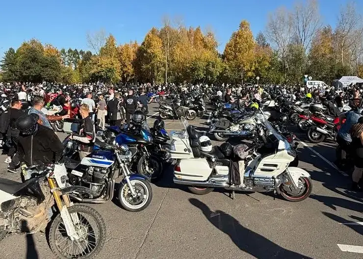 Колонна мотоциклистов пронеслась по Красноярску: как закрыли мотосезон 2025