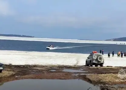 Льдину с 20 рыбаками оторвало от берега на озере Изменчивом на юге Сахалина
