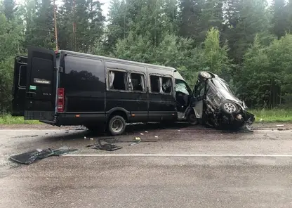 2 человека погибли при столкновении Toyota Ractis с пассажирским автобусом в Казачинском районе 