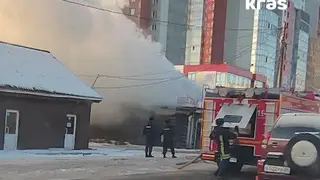 В центре Красноярска погиб человек при пожаре в цветочном магазине В центре Красноярска погиб человек при пожаре в цветочном магазине